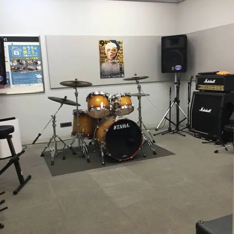 島村楽器 アミュプラザ博多店 スタジオ(ドラムセットとアンプの練習室)