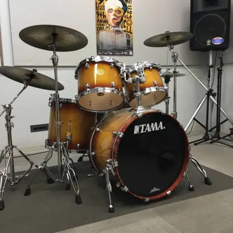島村楽器 アミュプラザ博多店 スタジオ：ドラムセット