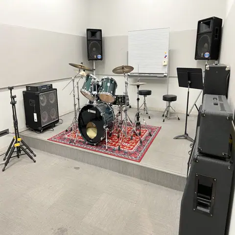 島村楽器 ららぽーとTOKYO-BAY店 レンタルスタジオ（ドラムとアンプのある練習室）