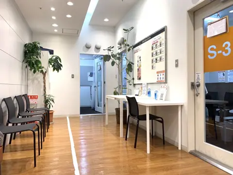 島村楽器 ららぽーと横浜店 レンタルスタジオ：練習室前の待合