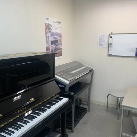 島村楽器 ミュージックサロン亀戸 レッスンルームレンタル：アップライトピアノのある部屋