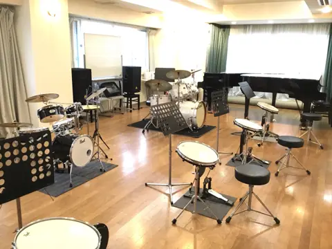 島村楽器 ミュージックサロン葛西 レッスン室レンタル(ドラムとグランドピアノのある部屋)