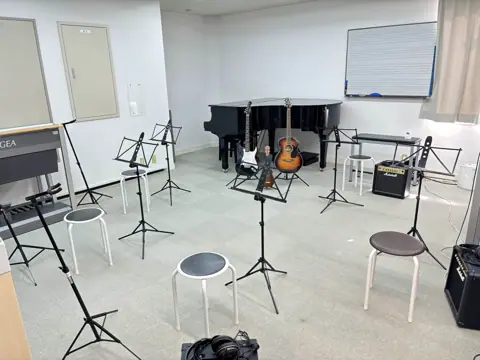 島村楽器 ミュージックサロン瑞江 レッスンルームレンタル(ピアノとギター・アンプのある部屋)