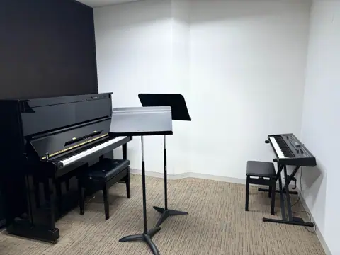 島村楽器 ミュージックサロン瑞江 レッスンルームレンタル：アップライトピアノのある部屋