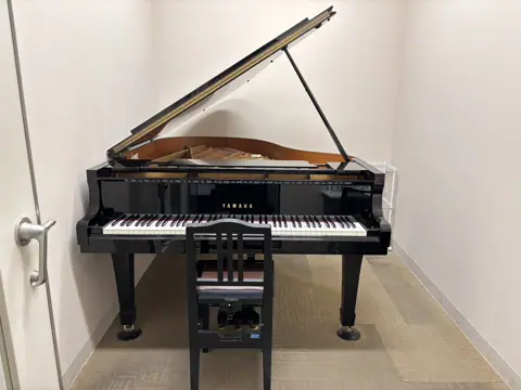 島村楽器 ミュージックサロン本八幡 レンタルルーム：グランドピアノの部屋