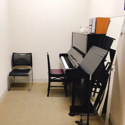 島村楽器 ミュージックサロン本八幡 レンタルルーム：アップライトピアノの部屋
