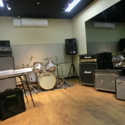 島村楽器 仙台泉パークタウンタピオ店 レンタルスタジオ（ドラムとアンプのある練習室）