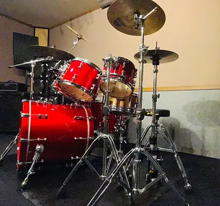 SOUND GARAGE STUDIO(赤いドラムセット)