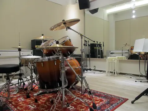 サウンドスタジオ ドーン（Sound Studio Dawn）：ドラムセットのある練習室