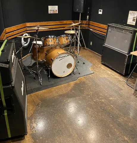 Sound Studio DOM(ドラムとアンプのある練習室)