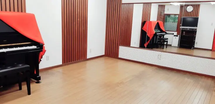 Rehearsal & Recording Studio SOUND Vintage（スタジオ ヴィンテージ）（グランドピアノと鏡のある室内）