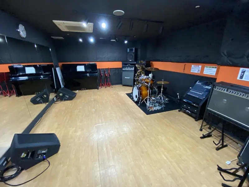 sound Boogie 小倉店(ドラム・ピアノ・アンプのある練習室)