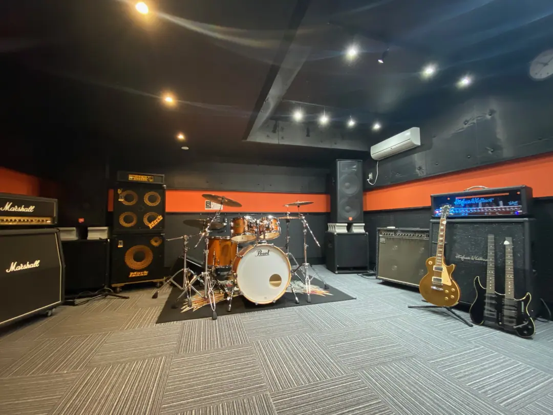 sound Boogie 大橋店(ドラムとアンプのある練習室)