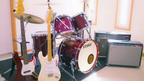 soundstudio Pino：ドラム・ギターとアンプのある練習室