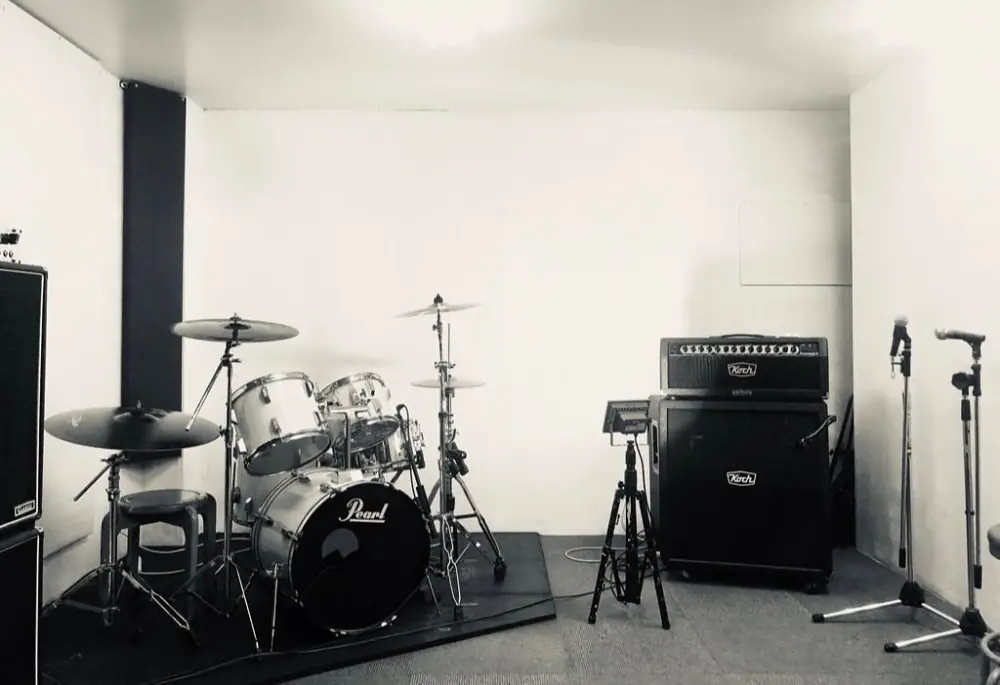 studio SPADES(スタジオ・スペイズ)(ドラムとアンプのある練習室)