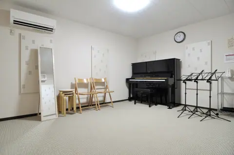音楽練習室 スタジオアコースティック(ピアノのある練習室)