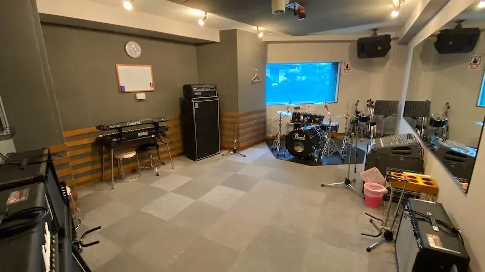 スタジオアクト町田（STUDIO ACT）（ドラムとアンプのある練習室）