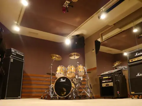 スタジオアクト町田（STUDIO ACT）：ドラムとマーシャルアンプ