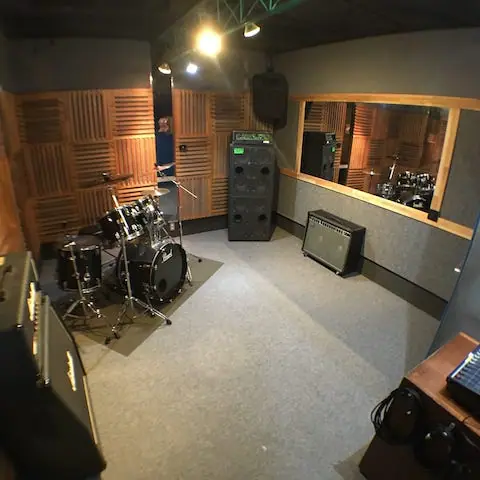 studio always（スタジオオルウェイズ）：ドラムとアンプのある練習室