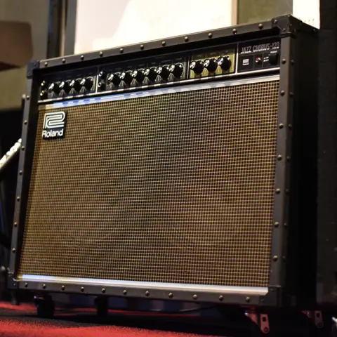 music studio BASE：Rolandのギターアンプ