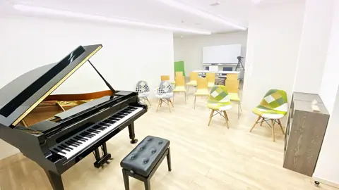 Studio Baum(スタジオ バウム)(グランドピアノのある室内)