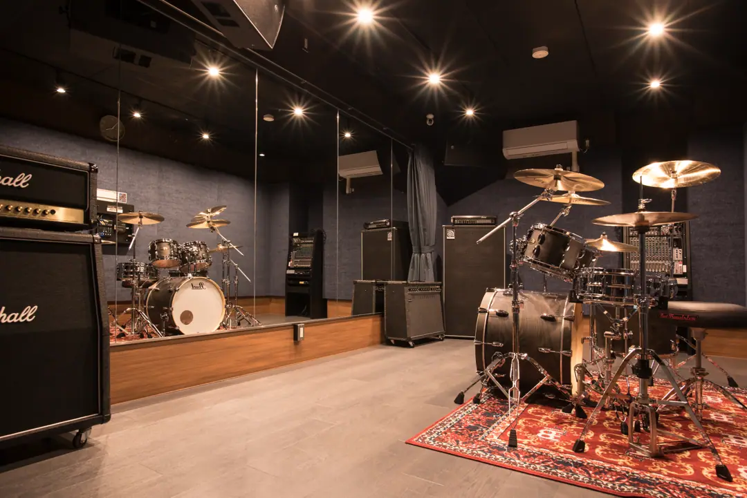 STUDIO BAYD 高円寺店(ドラムとアンプのある練習室)