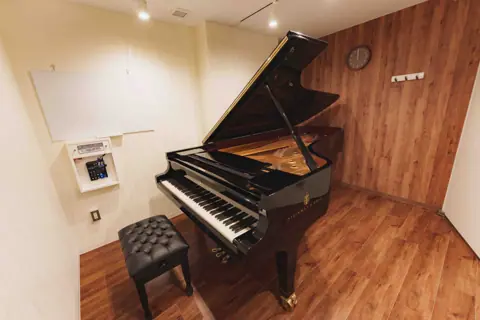 STUDIO BAYD 新百合ヶ丘ピアノハウス(グランドピアノのある練習室)