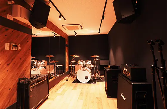 Studio Bpm Kanda(スタジオBPM 神田)(ドラムとアンプのある練習室)