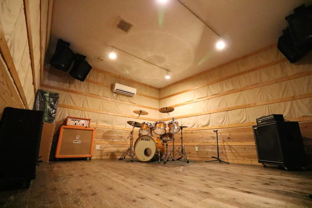 Studio Calling（Aスタジオ（ドラムとアンプ））