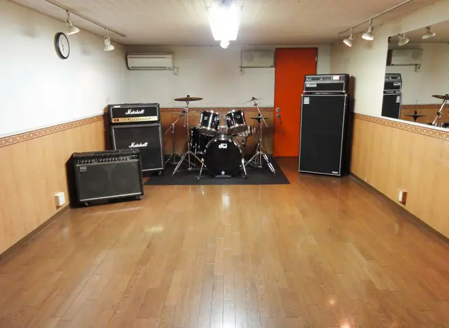 スタジオエンジョー（Cスタジオ、ドラムとアンプ）