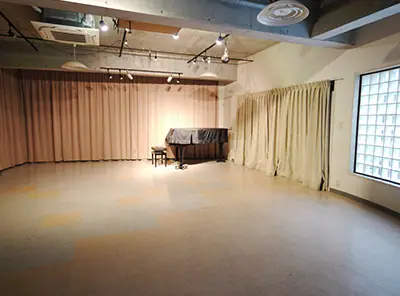 スタジオフォー(ピアノのあるホール)