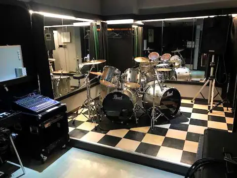 STUDIO GOODMAN AKIBA（スタジオ グッドマン アキバ）（ドラムとミキサーのある練習室）