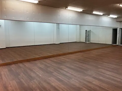 STUDIO HOUSE Y(鏡のある広い部屋)