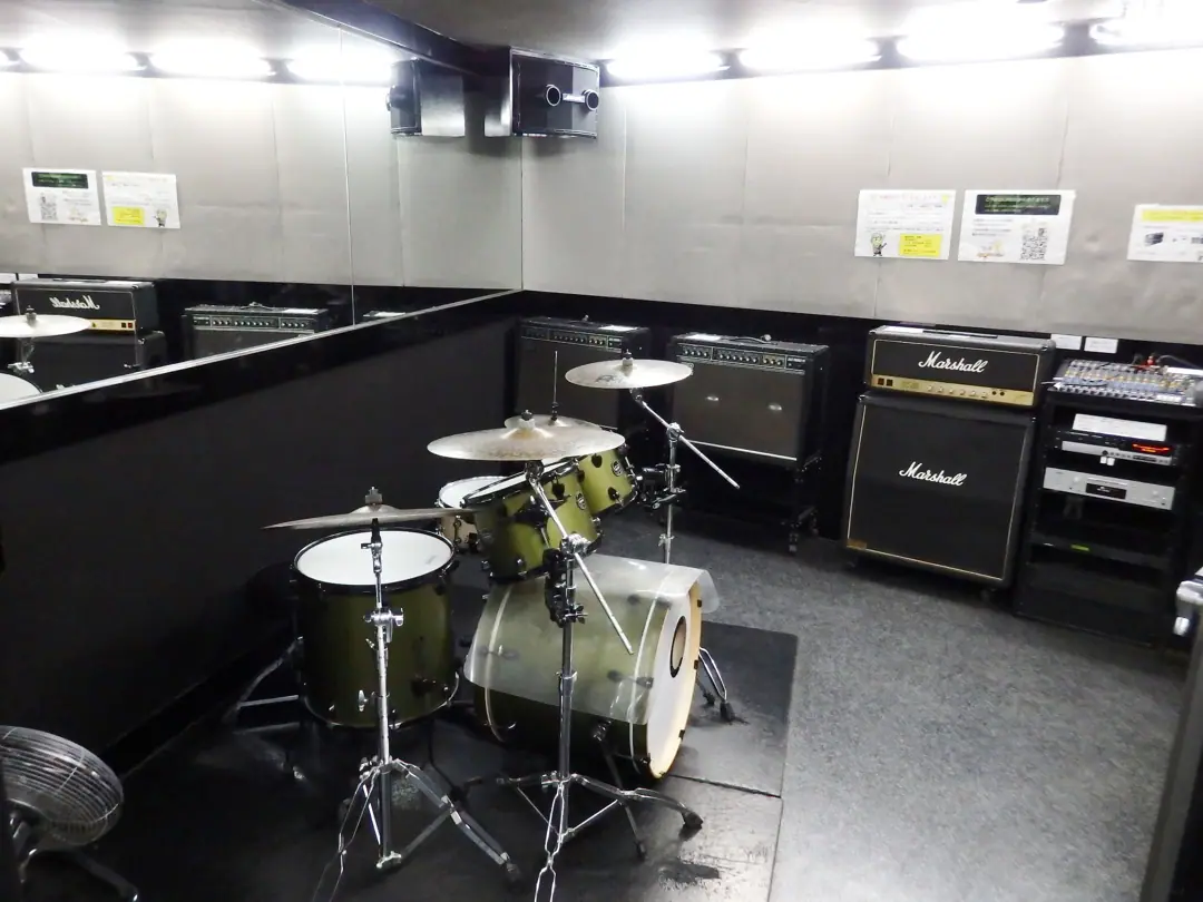 STUDIO ICC(スタジオアイシーシー)(ドラムとアンプのある練習室)