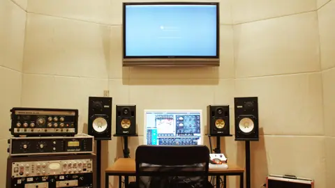studio INO：コントロールルーム