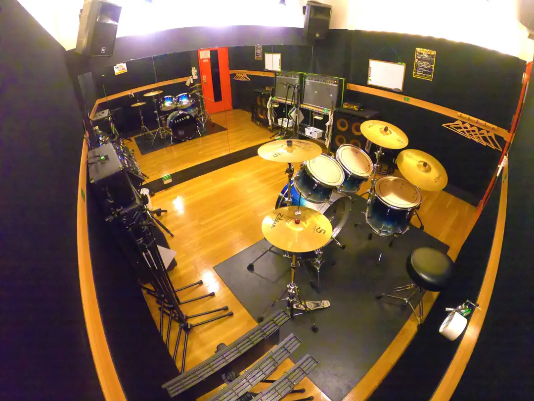 studio KANADiA(ドラムとアンプのある練習室)