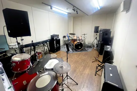LOOP STUDIO(ループスタジオ):ドラムのある練習室