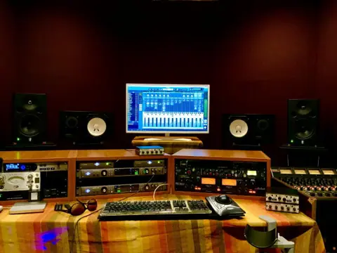Studio M:ミキシング機材とモニター