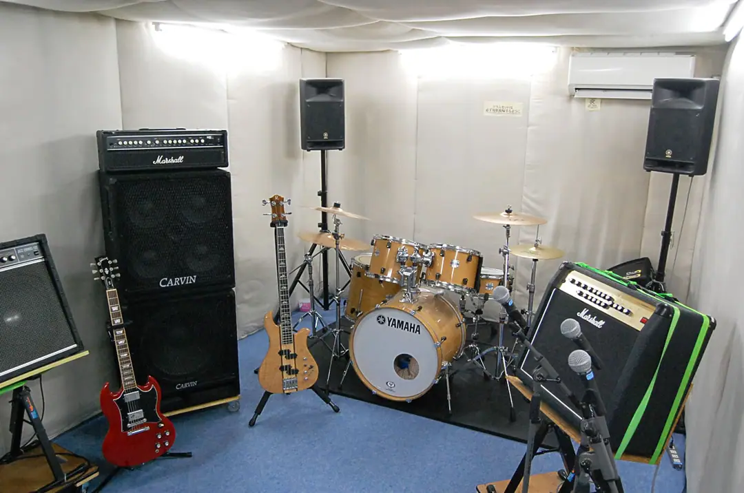スタジオマシンヘッド（STUDIO MACHINE HEAD）（ドラム・ギターアンプのある練習室）