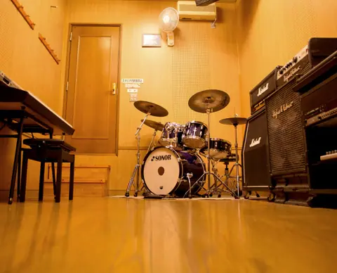 MUSIC STUDIO NECO(スタジオNECO)(ドラム・ピアノ・アンプのある練習室)
