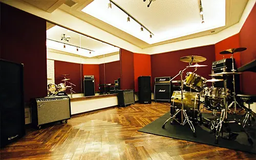 studio NiDO 調布(ドラムとアンプのあるスタジオ)