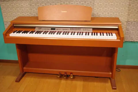 スタジオシャーマニカ (Studio Shamanika)：電子ピアノ