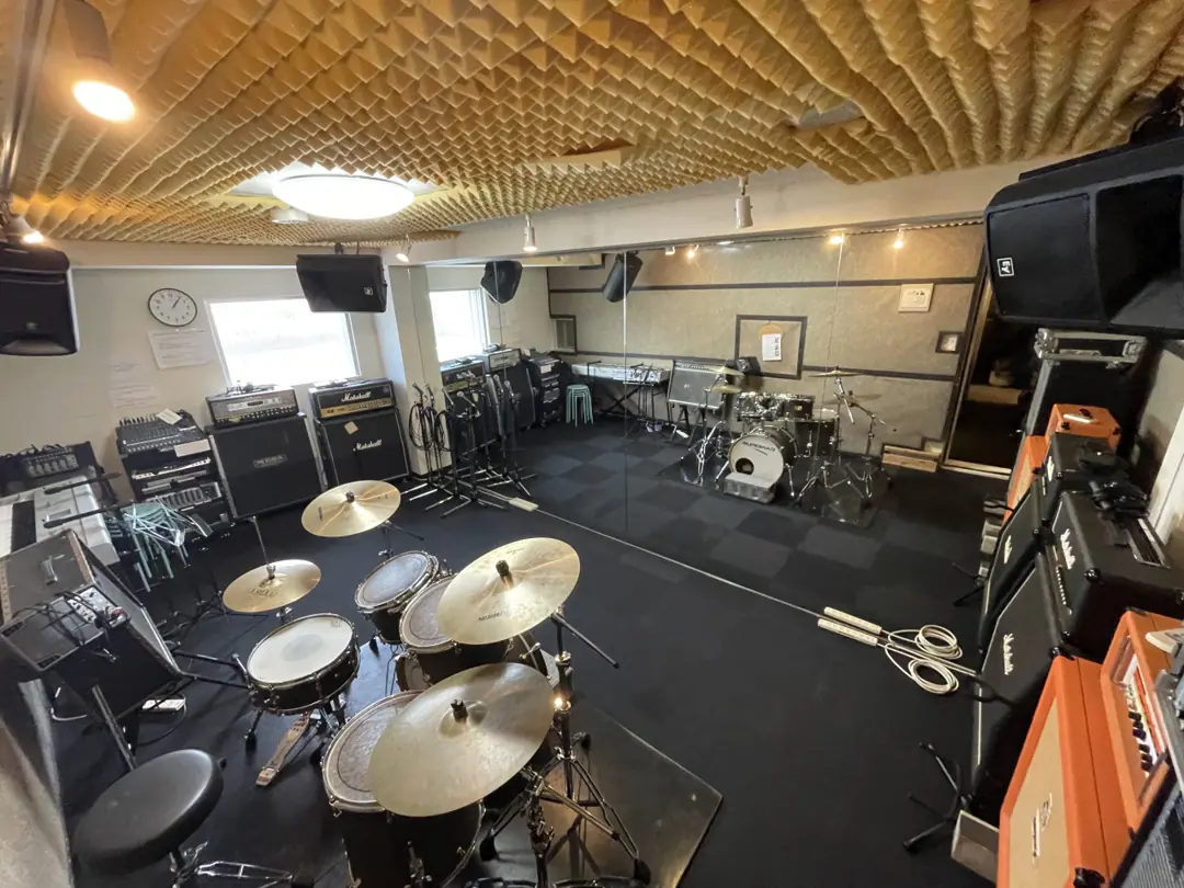 Studio Sola(ドラムとアンプのある練習室)