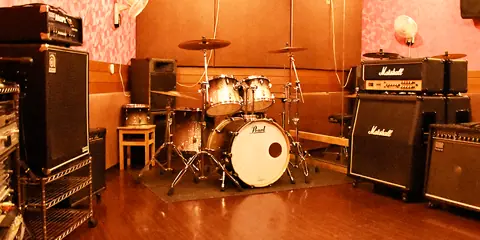 STUDIO SUN 西船橋店（ドラムとアンプのあるスタジオ）