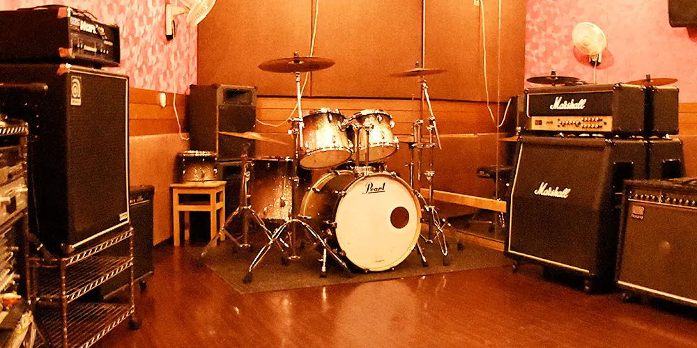 STUDIO SUN 西船橋店（ドラムとアンプのあるスタジオ）