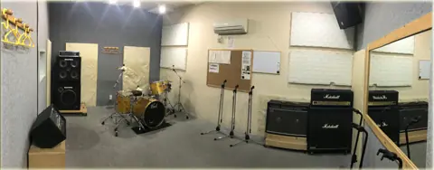 Studio TAYLER（スタジオタイラー）：鏡のあるスタジオ