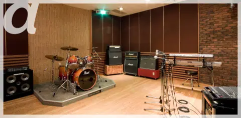 STUDIO WAVE(ステージ付きの練習室)