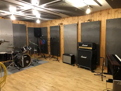 Studio WoodBox(スタジオウッドボックス)(ドラムとアンプのあるスタジオ)