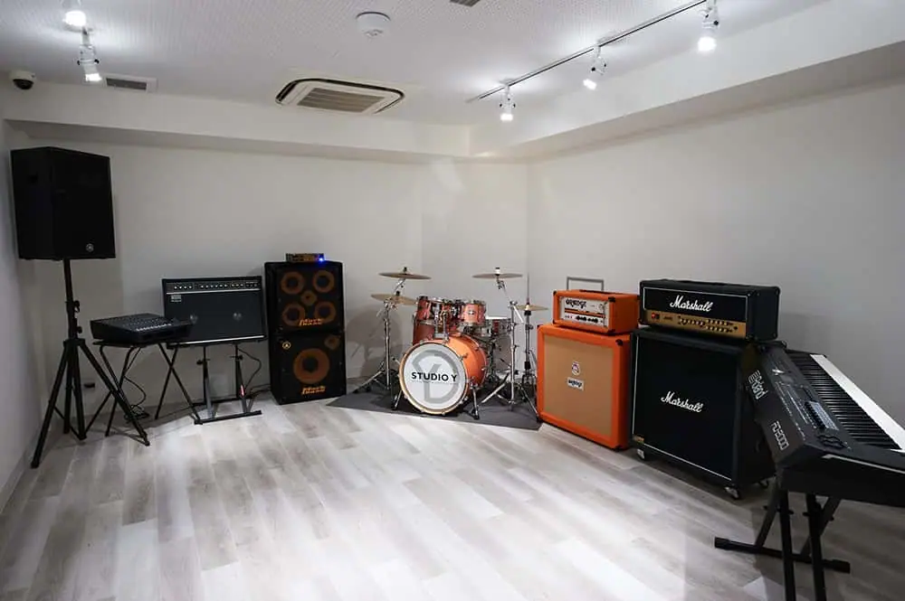 STUDIO Y（ドラムとアンプのある練習室）