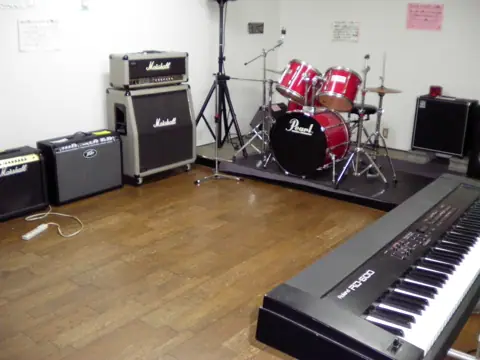 Studio175（ドラムとアンプのある練習室）